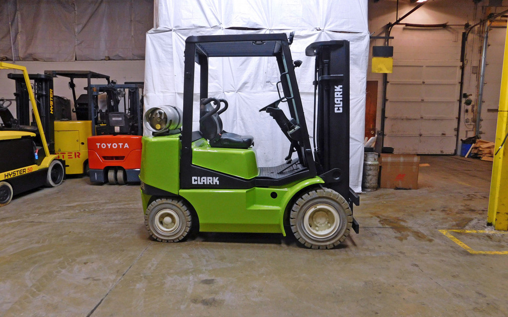 2000 Clark CGP25 Forklift on Sale in Kansas