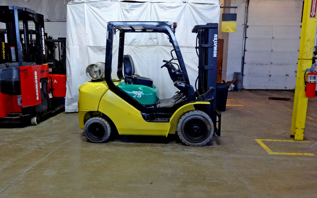 2011 Komatsu FG25T-16 Forklift on Sale in Kansas