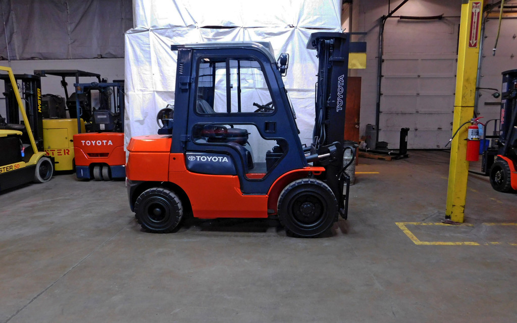 2006 Toyota 7FGU30 Forklift on Sale in Kansas