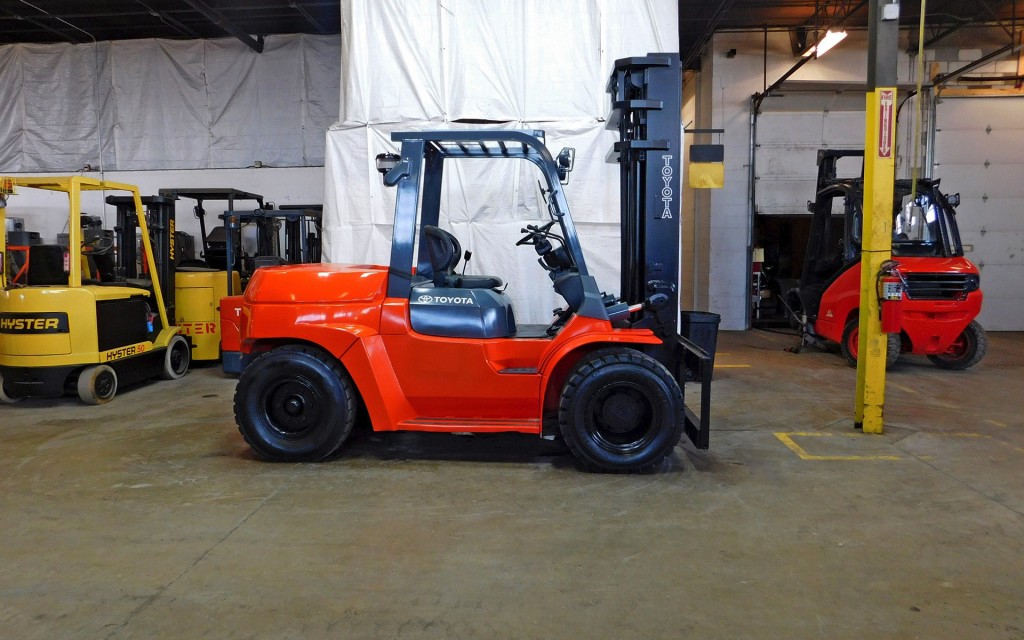  2007 Toyota 7FDU70 Forklift on Sale in Kansas