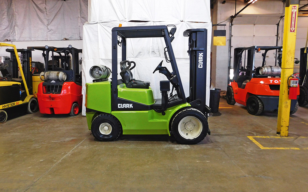  2000 Clark CGP30 Forklift on Sale in Kansas