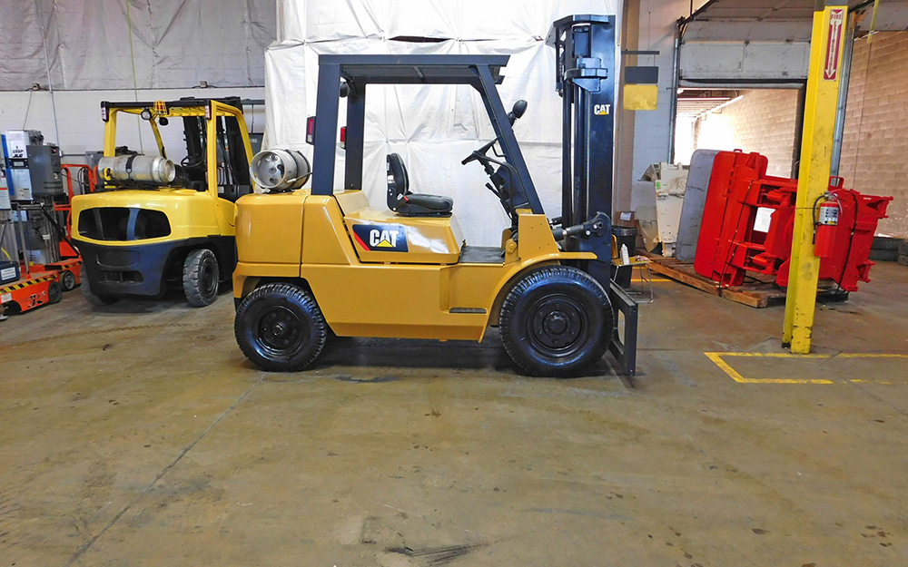  2004 Caterpillar GP40K Forklift on Sale In Kansas