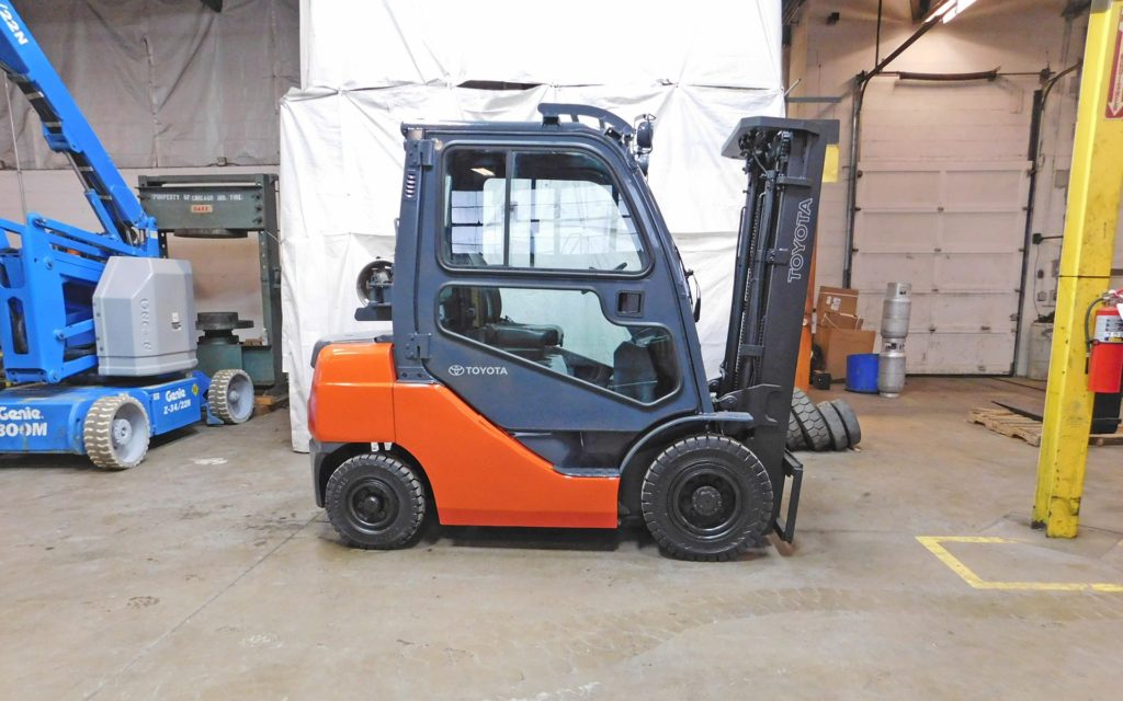  2011 Toyota 8FGU25 Forklift on Sale in Kansas